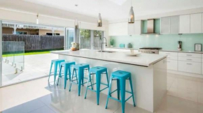 Seachange Family Escape with Pool and Spa Bath